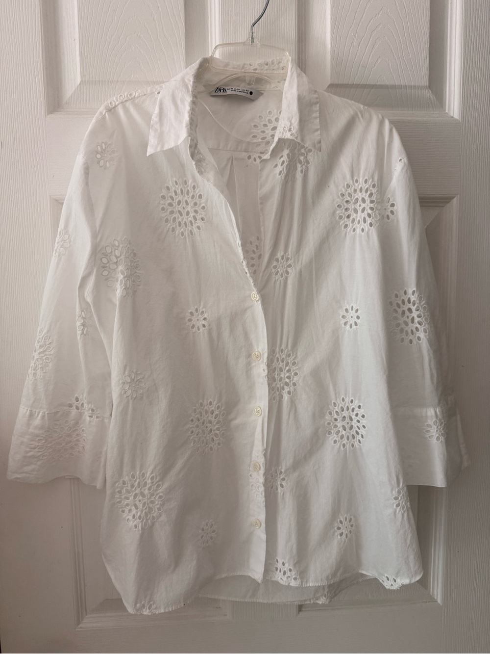 Zara White Eyelet Floral Button-Up Blouse